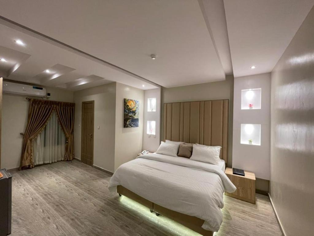 God'S Touch Apartments Signature Lagos Eksteriør bilde