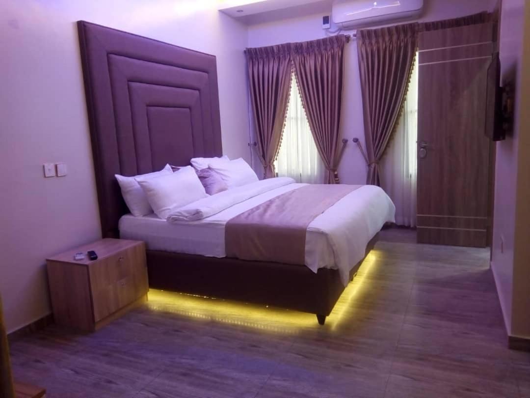 God'S Touch Apartments Signature Lagos Eksteriør bilde